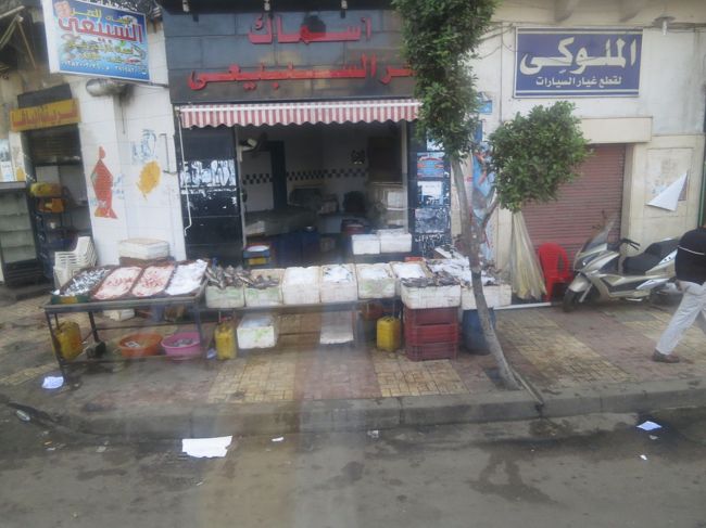 魚やさん。<br /><br />海が近いので種類も豊富です。