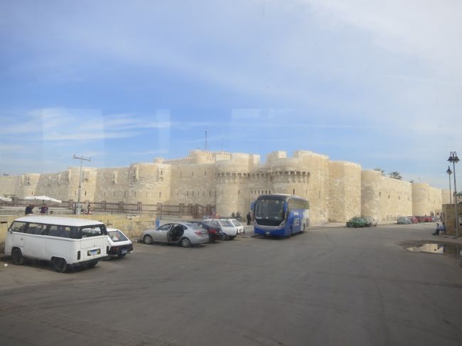 カイトベイ要塞は、外から見るだけ。<br /><br /><br />なので、ワンダラ―襲撃のない露店を見学。<br /><br />