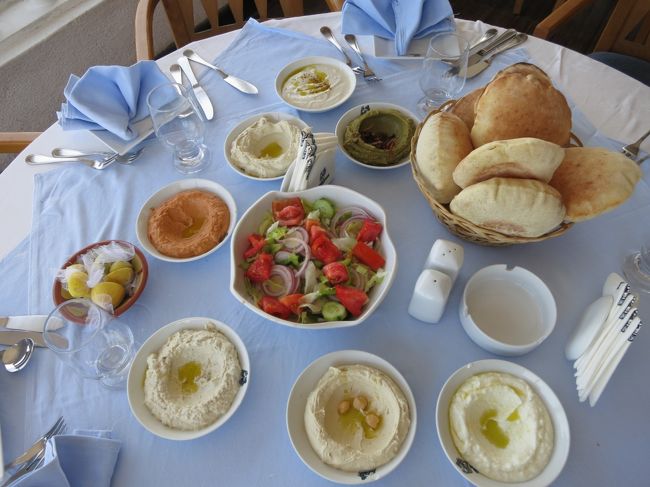 やっぱりゴマペーストの前菜。<br /><br />美味しかったです。<br /><br />ゴマペーストの名前は、タヒーナ。<br /><br />そういえば、日本食が食べたいと思いませんでした。<br /><br />これは日本でも食べたいと思うくらい美味しかったです。<br /><br />スーパーで、市販のを買ってくれば良かったな〜