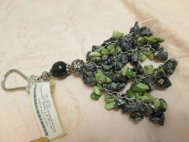 <br /><br />レジの側にあったストーン柄のキーホルダー？も購入。<br /><br />９０ポンド？