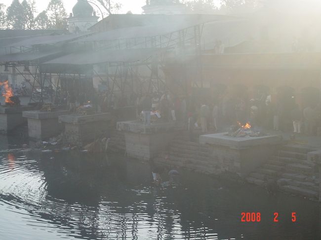 ここもどうしても行っておきたかった場所。<br />なくなった人たちが焼かれて川に流されていきます。<br />こういう人生の終わり方もいいかなってふと思ったりします。年取ったせいかな。