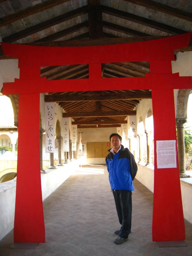 イタリアで朱塗りの鳥居を見るとは・・・<br /><br />驚きでした。