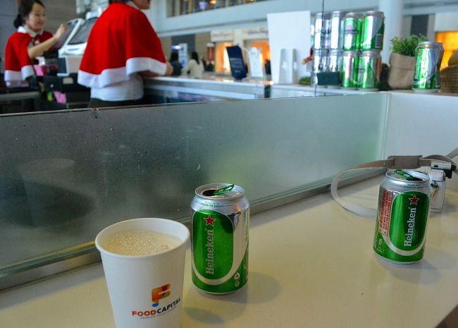 朝ごはん食べていないけど、くまこちゃんとビールで乾杯！！<br /><br />ちふは、紙コップをもらった。<br />