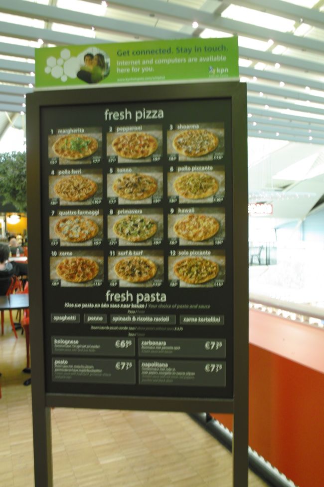 ピザ屋さんのメニュー。美味しい。