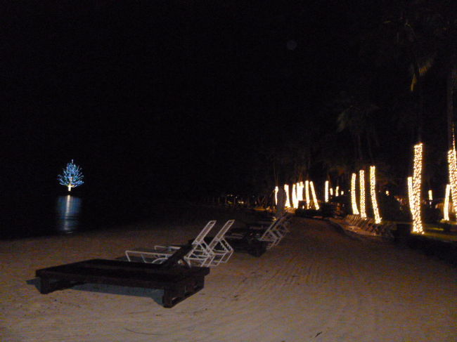 ホテルの売店でビールを購入、真夜中のビーチへ。<br />波の音をBGMに、イルミネーションと星空を眺めて、<br /><br />「乾杯〜！！」