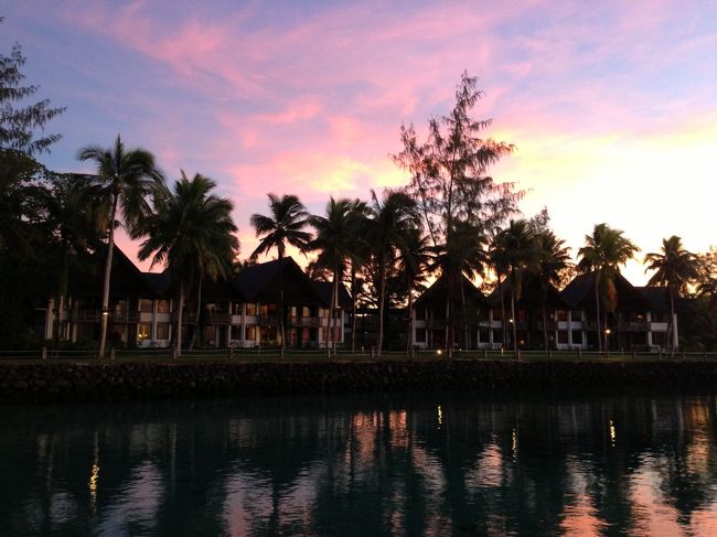 １７時半過ぎ、空が赤く染まり始める。<br /><br />「美しい。」