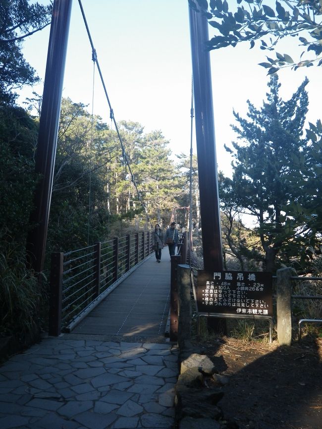 門脇吊橋に到着します。<br /><br />新しく見えるのは初代吊り橋が老朽化したため１５年前（１９９７）に架け替えたためです。