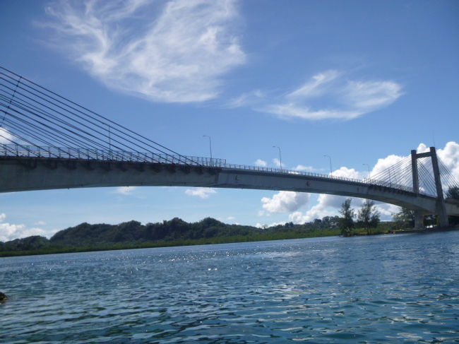 ＫＢブリッジをボートでくぐる！！<br /><br />「気持ちいいー！」