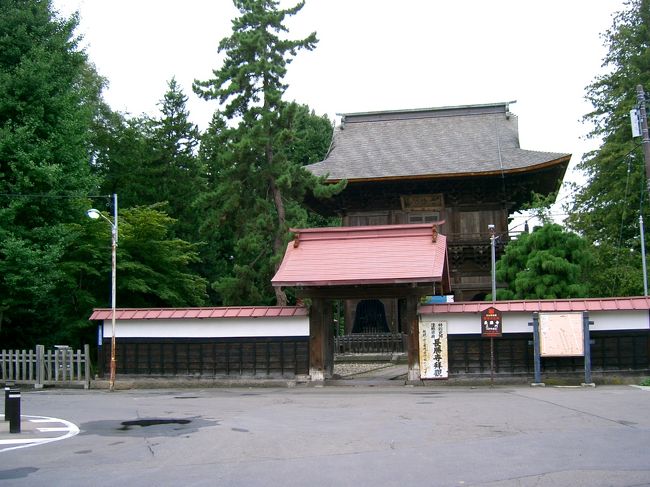 弘前 ・ 長勝寺<br /><br /><br />寺院が連なる 禅林街の 突き当たり、<br /><br />１６２９年建立の 三門は<br /><br />重要文化財 指定。