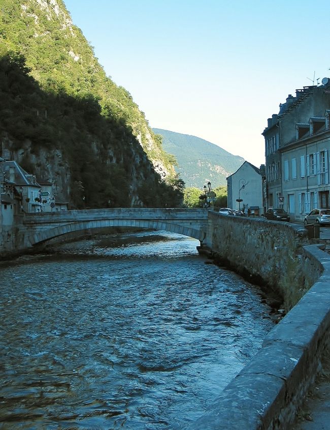 　サン・ベア<br /><br />　朝の「ガロンヌ川」です。<br /><br />　日差しが強くて、明・暗のコントラストが強いです。