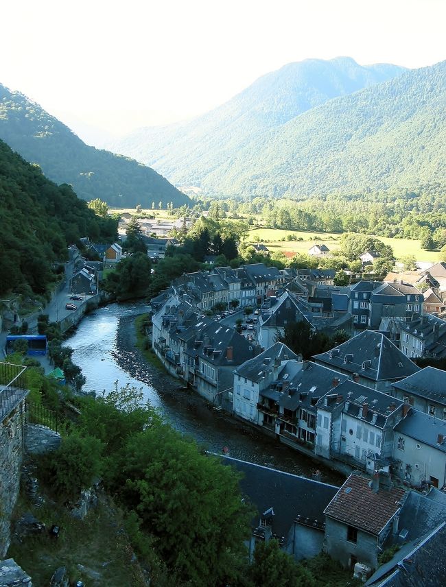 　サン・ベア<br /><br />　同じく、丘の上からの「サン・ベア」の街並みと、蛇行している「ガロンヌ川」です。