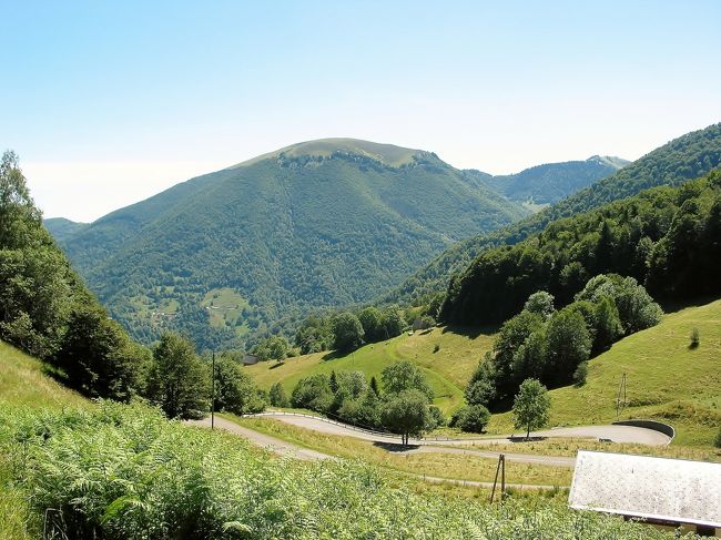 　D 44号線　ミディー・ピレネー<br /><br />　次は、「Col de Portet d`Aspet」に向かいます。<br /><br />　先ずは、急な下り坂、九十九折の坂道を下りますけど、これと同じ道を登ってきたかと思うと、我ながら、良く頑張りました・・・マア、「メ○ラ蛇に怖じず」と言いますのでね・・・差別語でごめんなさい・・・ことわざですので。