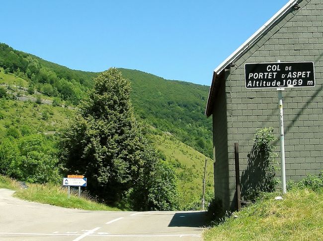 　Col de Portet d`Aspet　コル・ド・ポルテ・ダスペッ<br /><br />　なんとかかんとか、峠に到着、此処までくれば、今日はもう大丈夫ですね、地図を見る限りは、あとは下り坂と平坦路。<br /><br />　てっぺんは、レストランも何もない、ただの峠でした。　