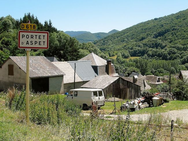 　ポルテ・ダスペッ<br /><br />　村の入り口です。