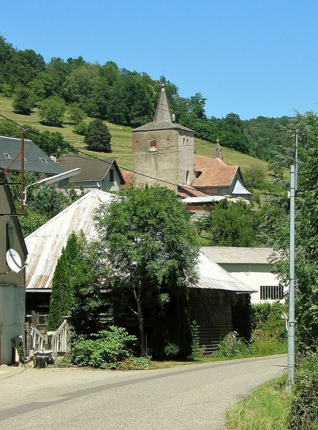 　D 618号線　Orgibet　オルジベ<br /><br />　特に、これと言った名所旧跡は無い感じのルートですけど、村の佇まいは、どれも、なかなか良い感じです。