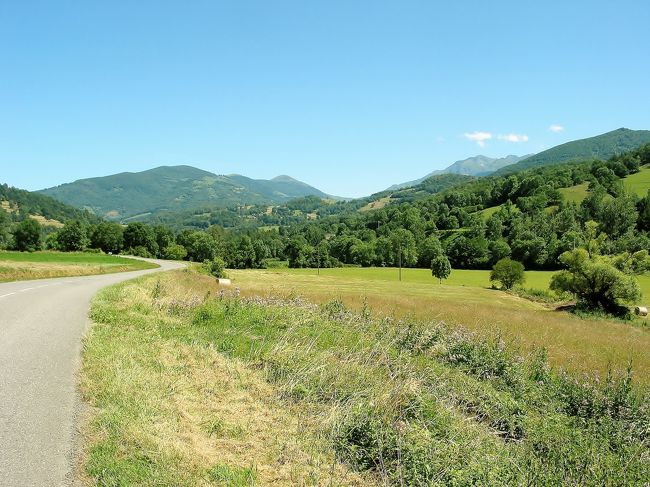 　D 618号線　ミディ・ピレネー<br /><br />　山を下りて、道は平たんになりました、快適なサイクリングです。