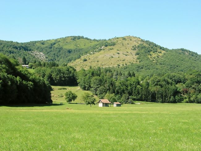 　D 618号線　ミディ・ピレネー<br /><br />　とても広々として、気持ちの良い風景。