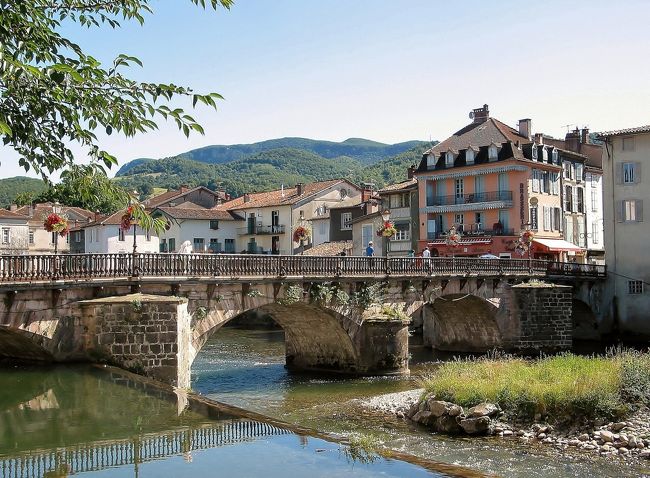 　サン・ジロン　Salat<br /><br />　他はあまり綺麗とは言えない「サン・ジロン」の町ですけど、川沿いの街並みは美しい町です。