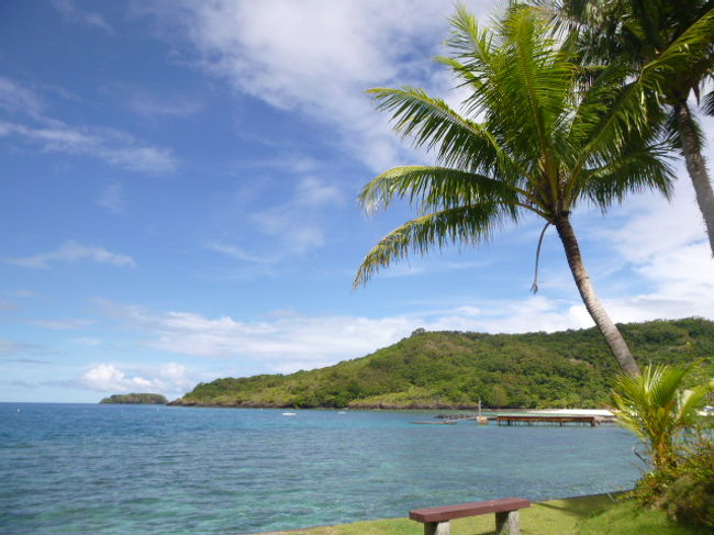 １０時頃、ホテルのサンセットビューハットという展望台までお散歩。<br />その途中、旧日本軍の飛行基地の跡があった。<br /><br />「展望台からの眺め、青い海と水平線、清々しい。」