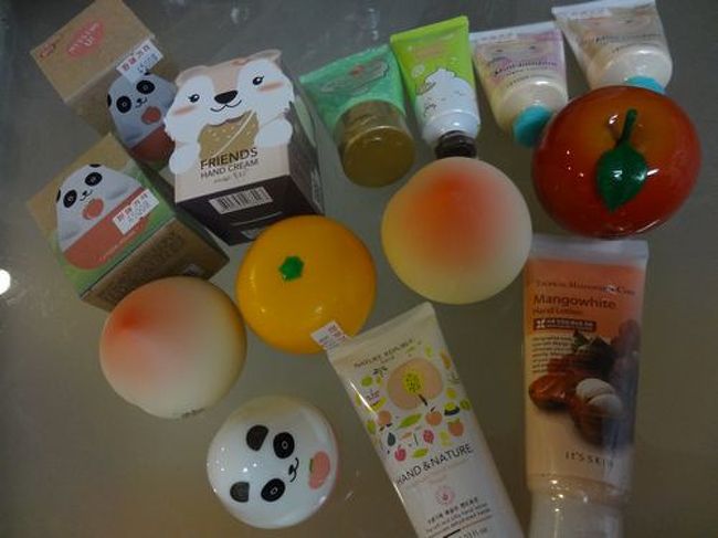 各メーカーのハンドクリーム♪<br /><br />エチュードハウス以外はどこもセール中で<br />ほとんどが30〜50％オフでした\(^o^)／