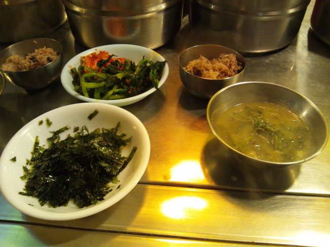 南大門のカルグクス横丁で朝食。