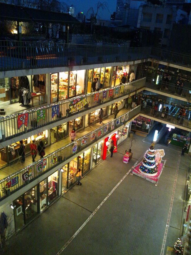 仁寺洞のショッピングモールです。おしゃれなお店がいっぱいありました。