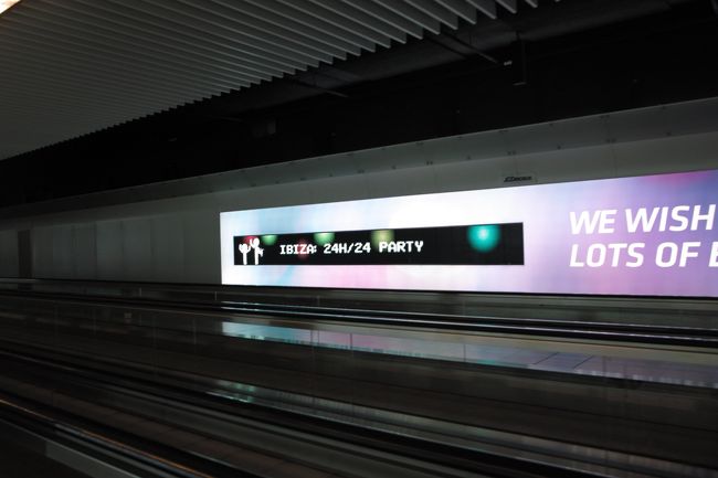 ブリュッセル空港で私達の大好きなイビザ島の広告が出てたので記念にパチり。<br />ただそれだけでやんす。