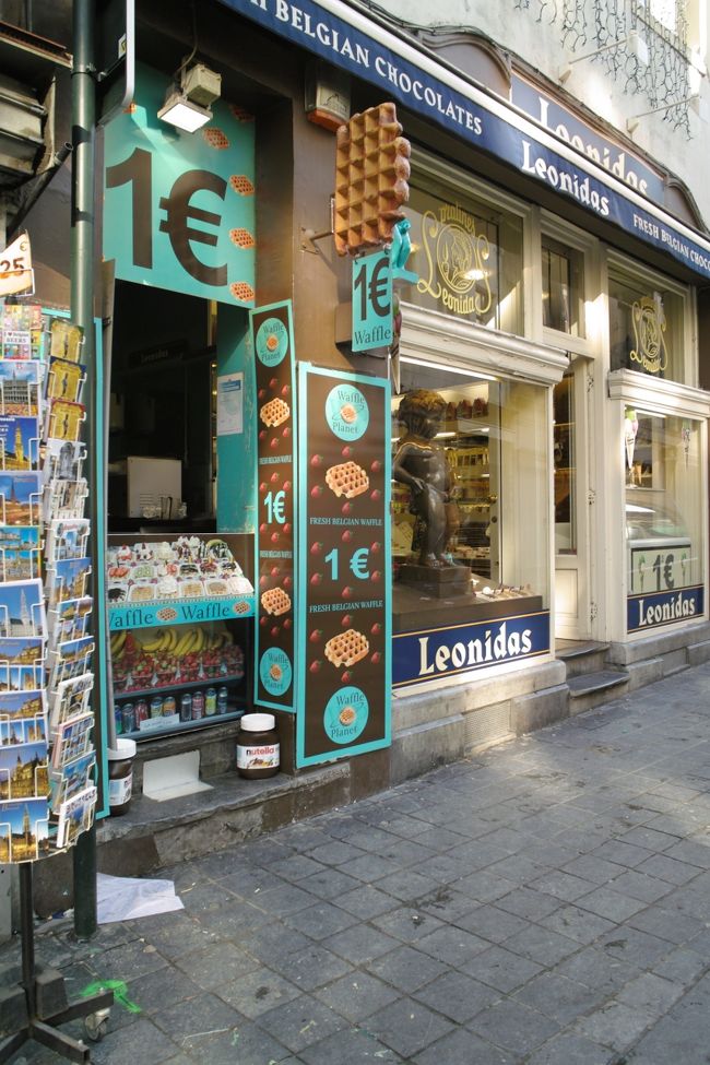 すぐそばの美味しいそうなワッフル屋さん。