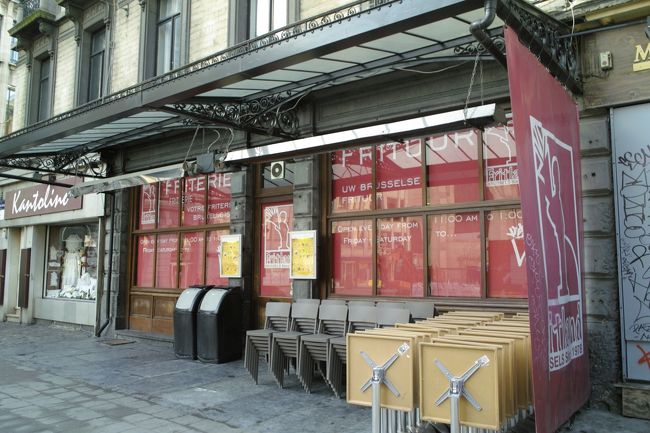 ここはお目当てのフリッツランド。味はまあまあでしたー。<br />かなりの量で、２人で1個で満腹だったけど、現地の人っぽい家族連れが一人1個をペロリと食べていたのはびっくりしました。