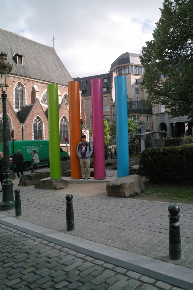 ホテル裏？駅の入り口。