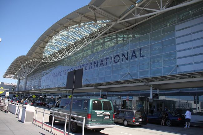 サンフランシスコ空港の表からの写真