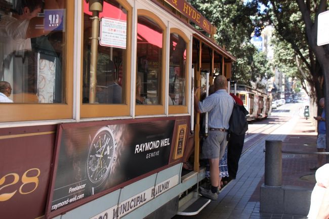 観光客でほぼいっぱいなのですが、以外に地元民も利用されています