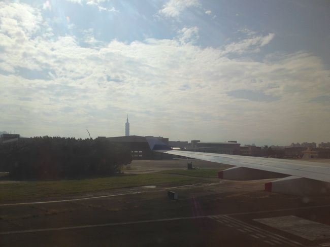 台北１０１だっ！<br />見えますか？中央付近の建物なんですが。。。