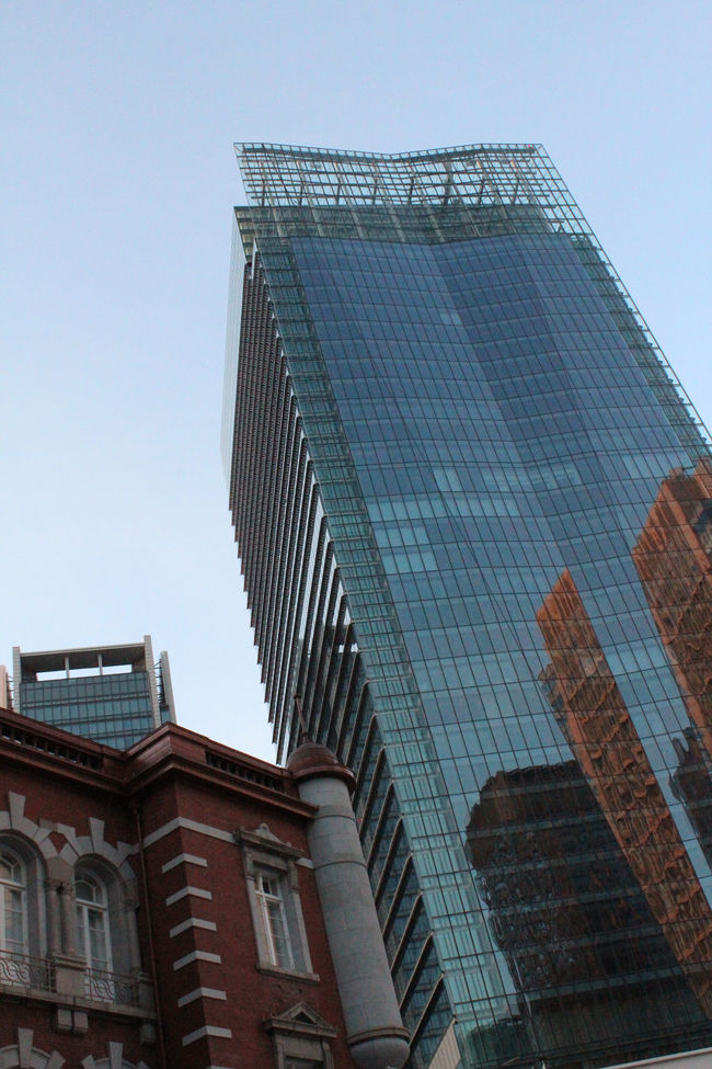 <br />そびえ立つJPタワー！<br /><br />今は、東京中央郵便局として、、、<br />またゆうちょ銀行本店としてオフィスが稼働しているだけのタワーだけれど、来年の3月には、日本郵政が初めて作る商業施設がオープンするらしい…<br /><br />個人的には、伊勢の豚捨が入るのが嬉しい♪