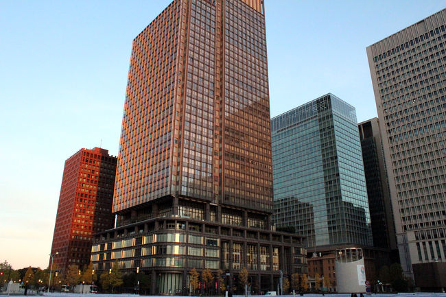 <br />朝日を浴びる丸の内ビル群！！<br /><br />キラキラして、イルミネーションみたいに綺麗♪