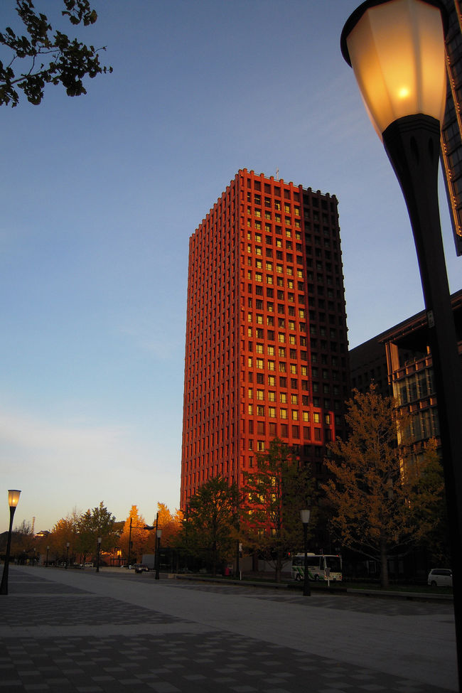 <br /><br />いよいよ、朝日が街全体を照らし始めてる………