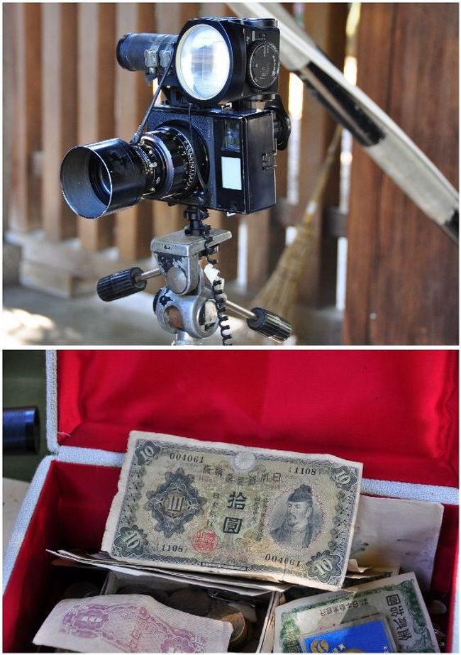 <br />②「拝殿」へ行くまでに路上でいろんな物を<br /><br />　売ってました。レトロなカメラと１０円札