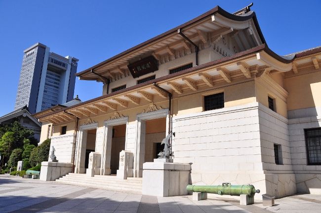 <br />②「拝殿」で参拝して隣の方に歩いて行くと・・<br /><br />　「遊就館」ここは何が・・・？？