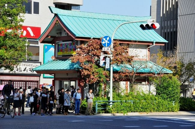 <br />②浅草寺横の交番