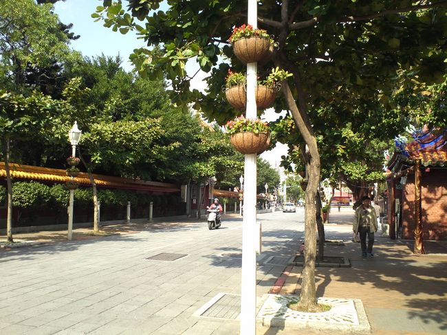 お猿さんたちのところを、右折です。