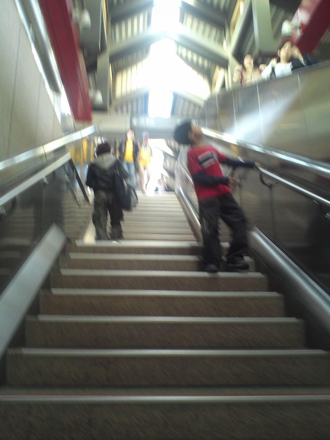 ＭＲＴ圓山駅の階段です。<br />