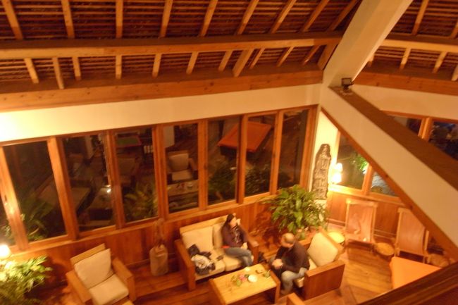 ２階は土産物屋だったんだけどすでに閉店<br />２階から見たらこんな感じ