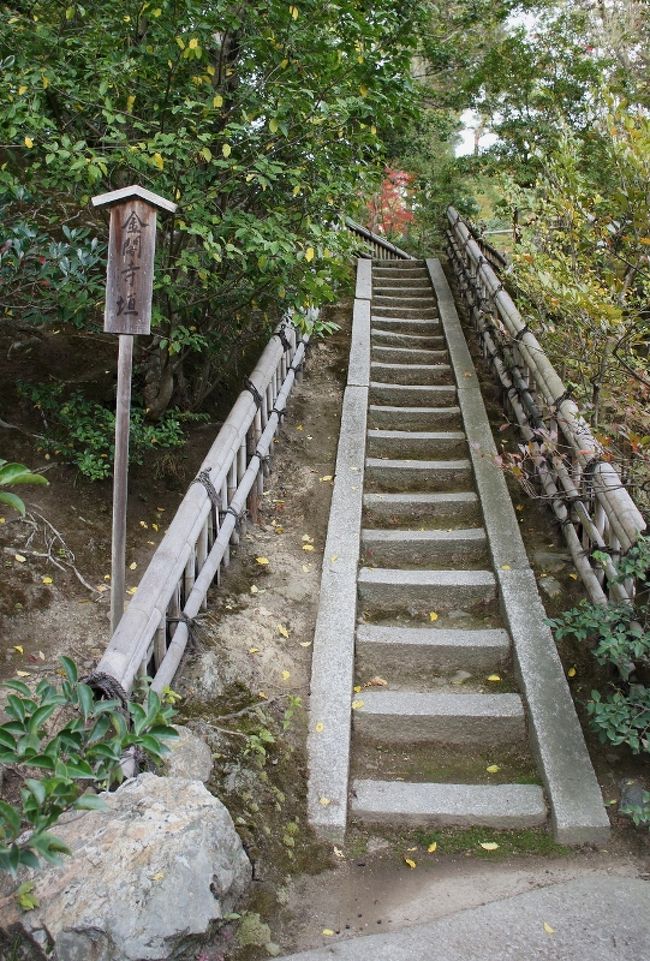 <br />何かの怪談？？　じゃない階段。
