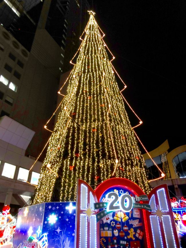 ドイツ クリスマスマーケット大阪２０１２ 世界最大級のクリスマスツリー と昭和レトロの食堂街 滝見小路 Takimikoji に行ってきました キタ 大阪駅 梅田 大阪 の旅行記 ブログ By Aoitomoさん フォートラベル