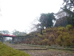 歩いて小田原城へ