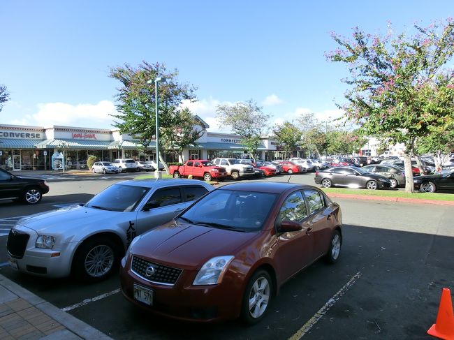 そして、Ｋマートの前の大きな駐車場の一角にマラサダのワゴンがありました。<br /><br />Ｋマートの前のベンチに座って食べました。おいしかったー。<br /><br />そして集合して、ワイキキまで。ホテルまで送ってもらい、ツアー終了。安かったのに、すごく充実したツアーでした。