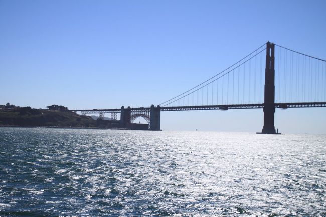 霧に包まれていないゴールデンゲートブリッジです。