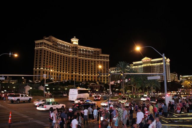 眠らない街というか、確かに夜中でもこんな感じですが、明日から長距離ドライブの旅なので、夜遊びは軽くブラックジャックだけにしておきました