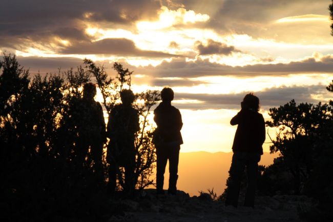 けっこう観光客も朝日をおがみにくるんですよ