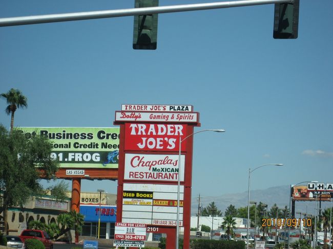 翌日は買い物です。コチラで有名な高級スーパー